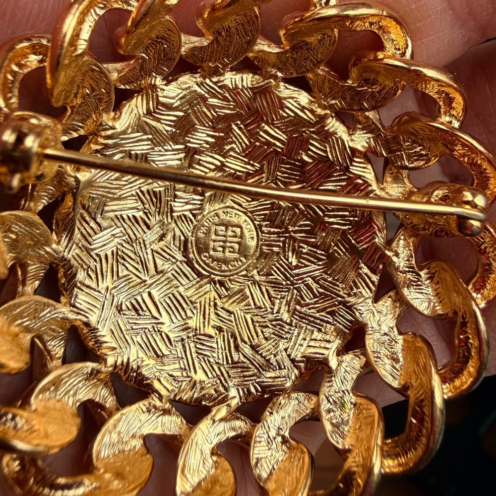 Vintage Givenchy Lux Logo Brooch Matte Gold - Picture 9 of 9